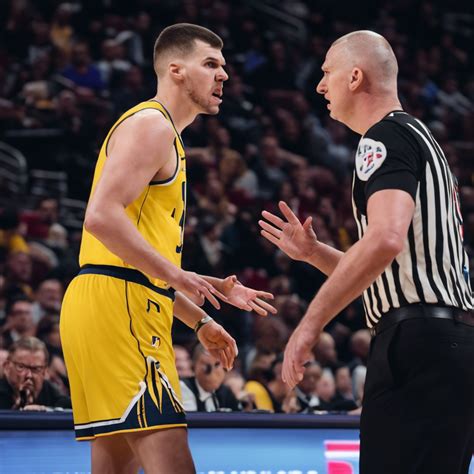 Nikola Jokic, Michael Malone ejected but Nuggets hang on to hand Pistons 12th consecutive loss